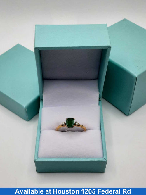 Women's Ring - Solitaire - Yellow Gold 14k (.585) 2.7 grams Size 7.5
