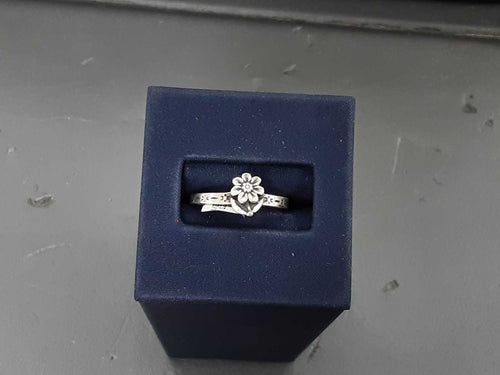 Women's Ring - Silver 1.6 grams Size 4.5