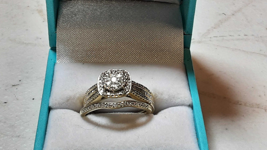 Ring - Wedding Set - Yellow Gold 10k (.417) 4.1 grams Size 7.5