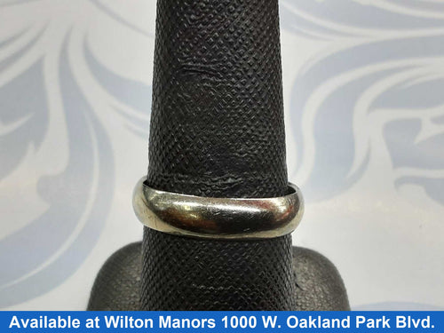 Ring - Wedding Band - White Gold 10k (.417) 4 grams Size 9