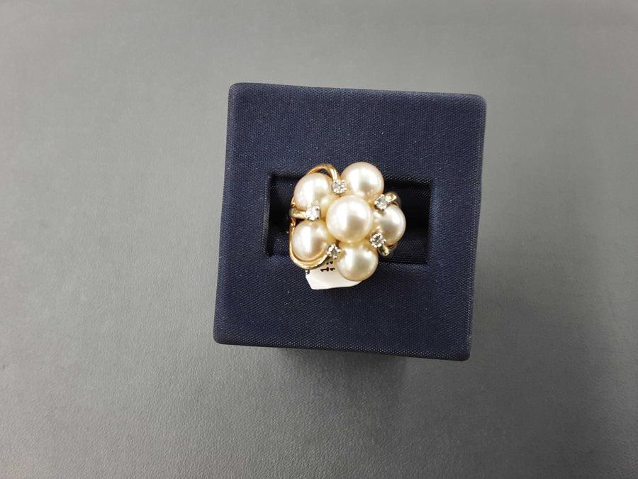 Women's Ring - Yellow Gold 14k (.585) 6.8 grams Size 7.5