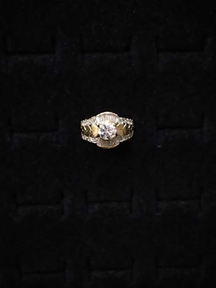 Women's Ring - Yellow Gold 10k (.417) 5.3 grams Size