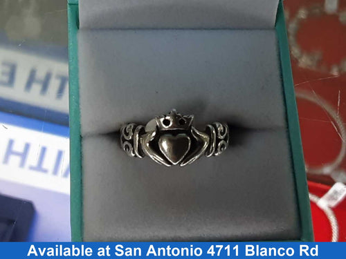 Women's Ring - Silver 6 grams Size 7.5