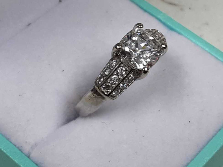 Women's Ring - White Gold 10k (.417) 2.9 grams Size 9