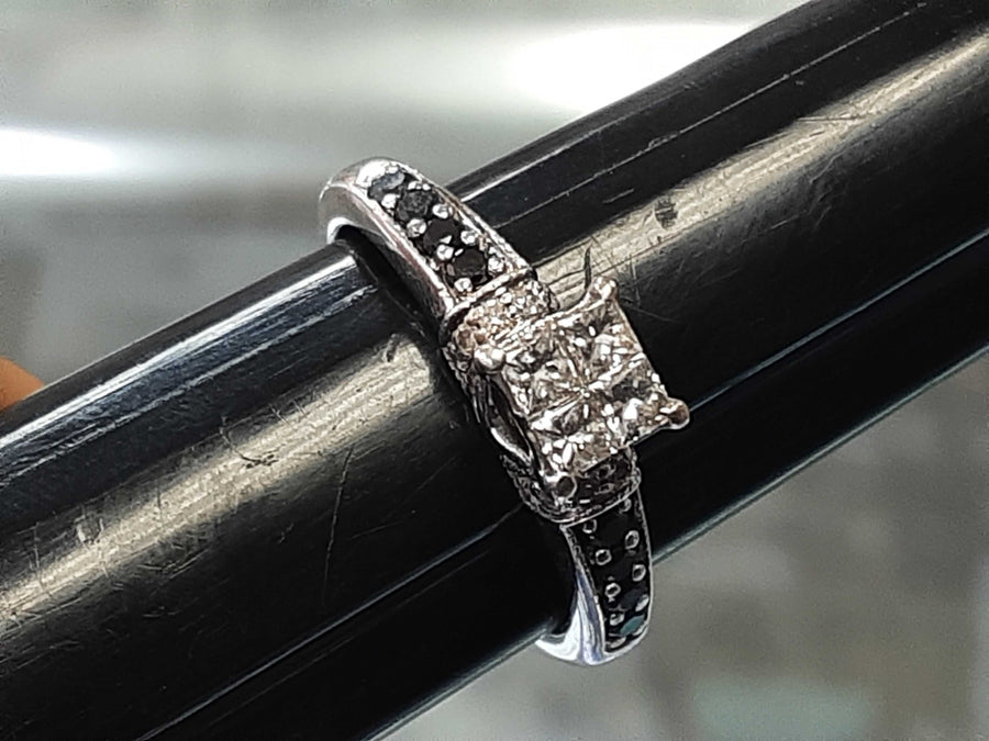 Women's Ring - White Gold 10k (.417) 2.5 grams Size 6