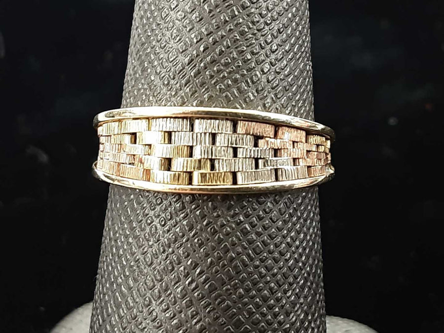 Women's Ring - Yellow Gold 14k (.585) 3 grams Size 7