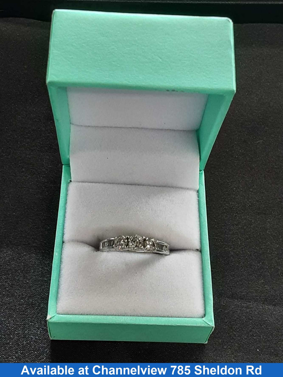 Women's Ring - White Gold 10k (.417) 2.5 grams Size 7