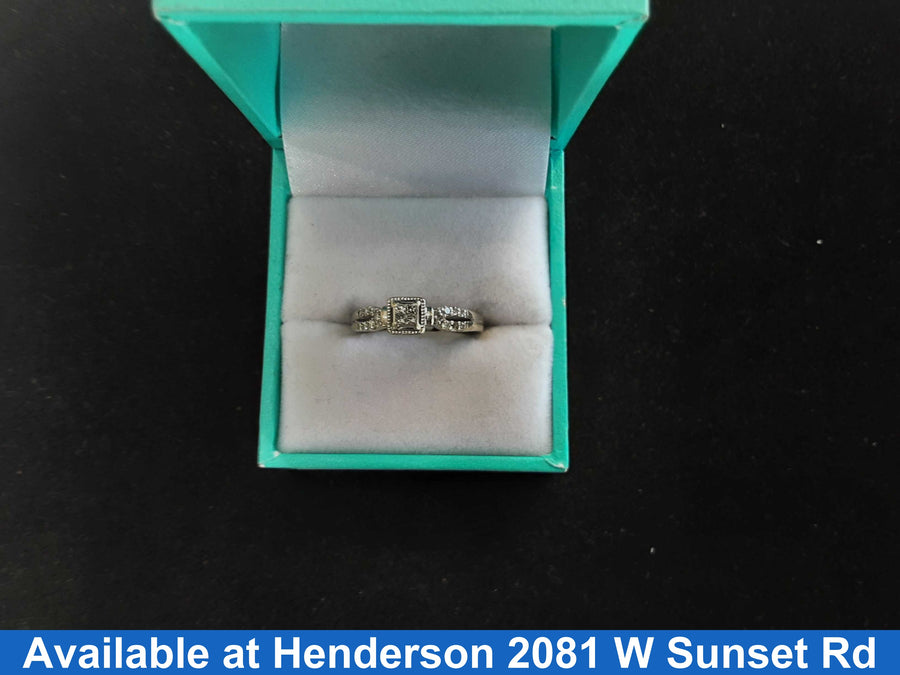 Women's Ring - White Gold 10k (.417) 2.2 grams Size 6