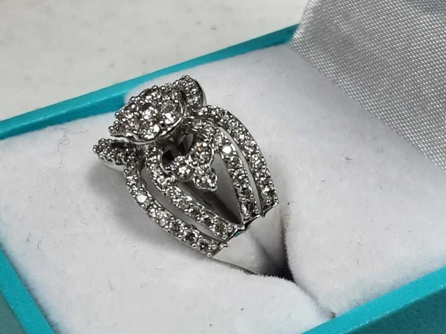 Women's Ring - White Gold 10k (.417) 4 grams Size 7.5