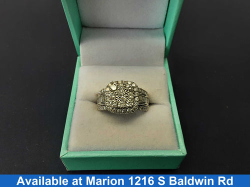 Women's Ring - White Gold 10k (.417) 9 grams Size 7.5
