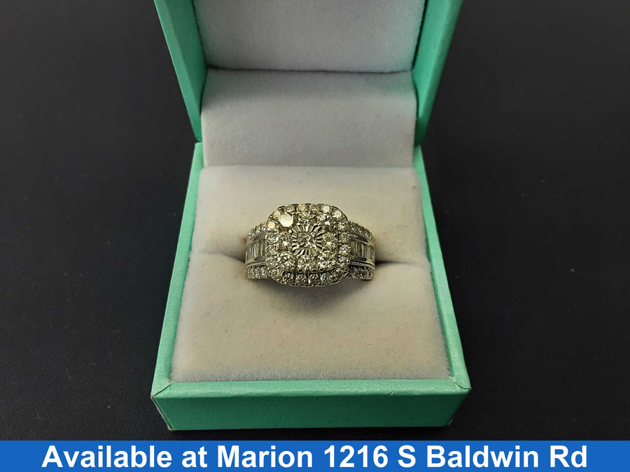 Women's Ring - White Gold 10k (.417) 9 grams Size 7.5