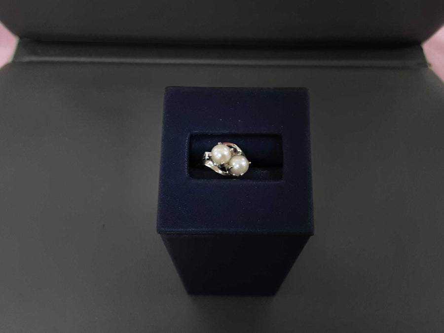 Women's Ring - White Gold 10k (.417) 2.4 grams Size 5.5