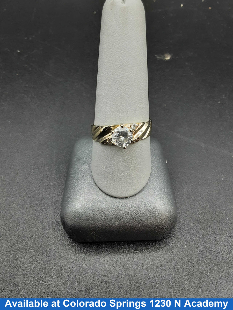Women's Ring - Solitaire - Yellow Gold 10k (.417) 3.6 grams Size 10