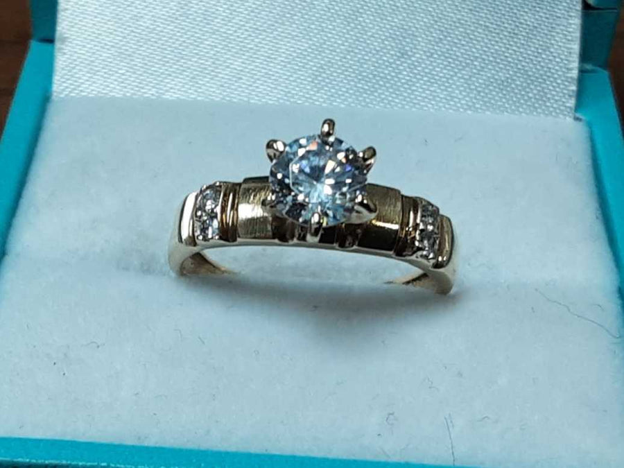Women's Ring - Anniversary - Yellow Gold 10k (.417) 1.7 grams Size 6