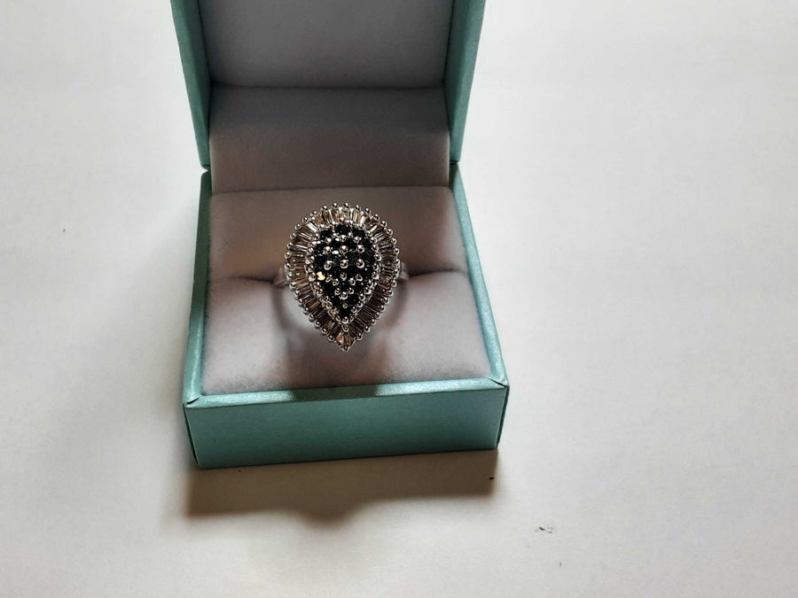 Women's Ring - White Gold 10k (.417) 6.6 grams Size 7.5