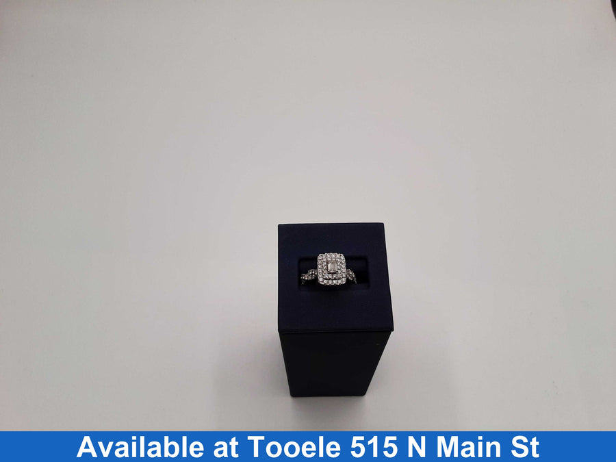 Women's Ring - White Gold 10k (.417) 4 grams Size 7