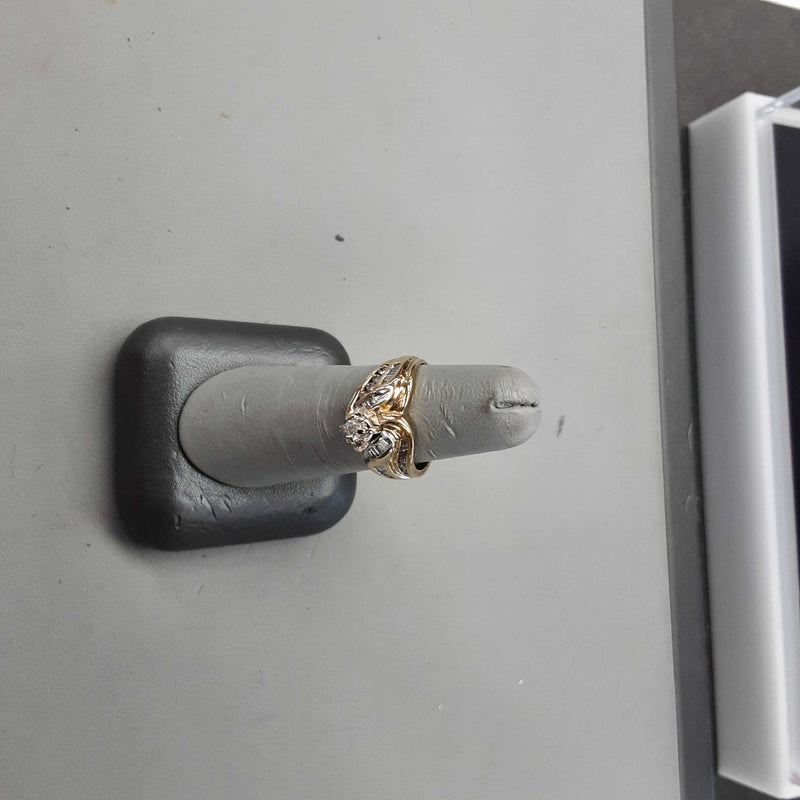 Lady's Ring - Cluster Yellow Gold 10k (.417) 5 grams Size 6.5