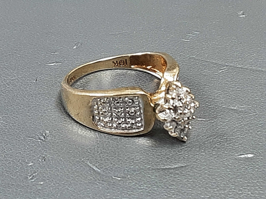 Women's Ring - Yellow Gold 10k (.417) 3.1 grams Size 6.5