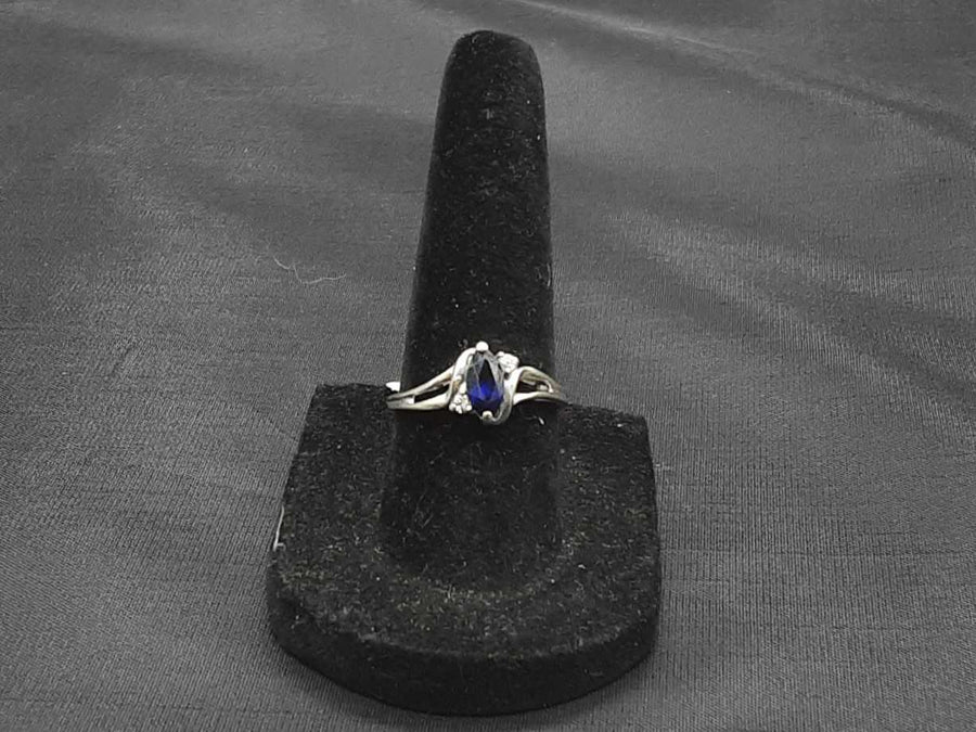 Women's Ring - White Gold 10k (.417) 1.5 grams Size 7