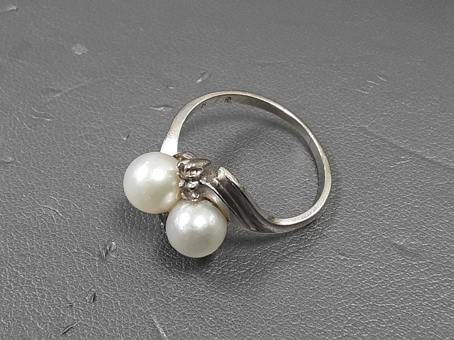 Women's Ring - White Gold 10k (.417) 3 grams Size 6.5