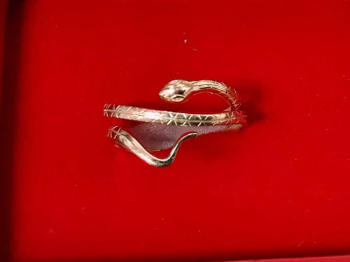 Women's Ring - Yellow Gold 14k (.585) 3.2 grams Size 9.5