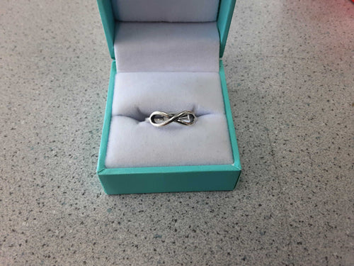 Women's Ring - Silver 1.6 grams Size 5