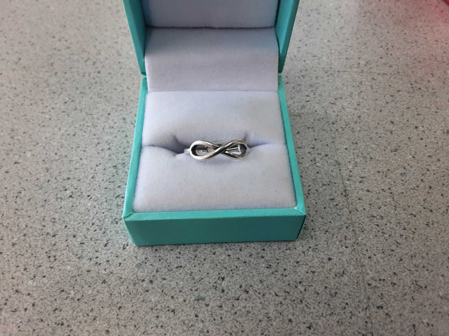 Women's Ring - Silver 1.6 grams Size 5