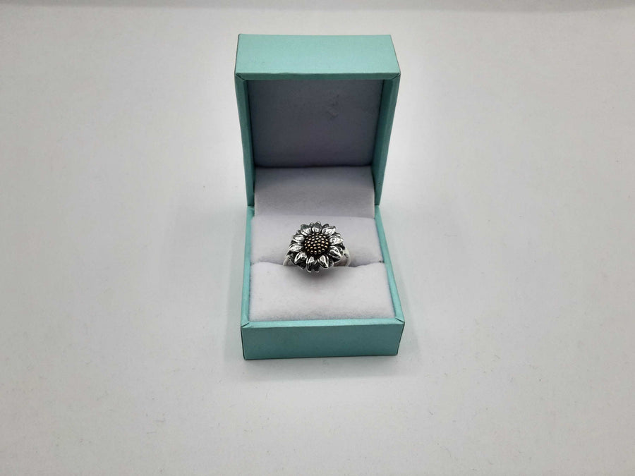 Women's Ring - Silver 6.2 grams Size 8.5