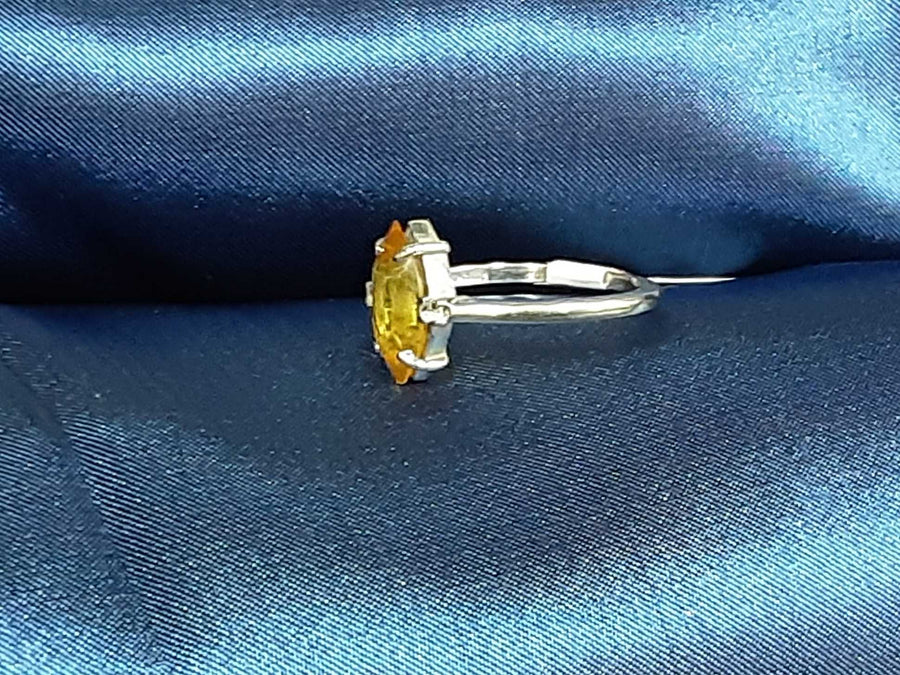 Women's Ring - White Gold 10k (.417) 2.2 grams Size 8