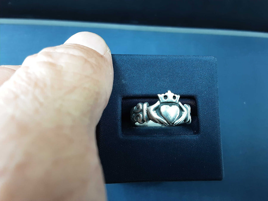 Women's Ring - Silver 5.8 grams Size 20