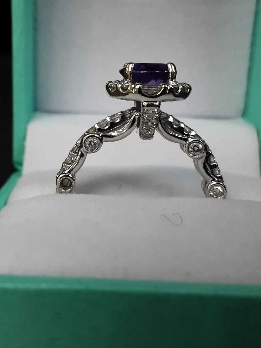 Women's Ring - White Gold 18k (.750) 6.1 grams Size 7