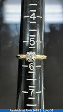 Women's Ring - Solitaire - Yellow Gold 14k (.585) 2.6 grams Size 7