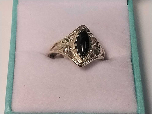 Women's Ring - Yellow Gold 14k (.585) 2.6 grams Size 7.5