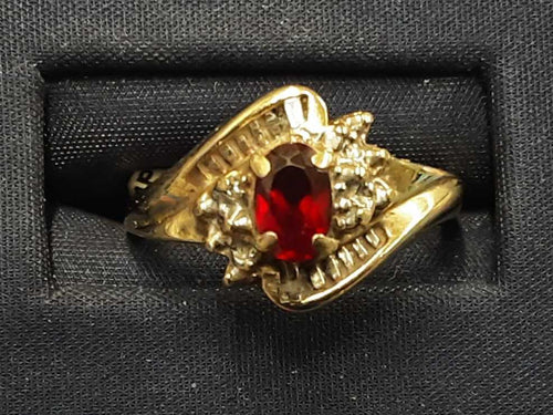 Women's Ring - Yellow Gold 10k (.417) 2.7 grams Size 7.5