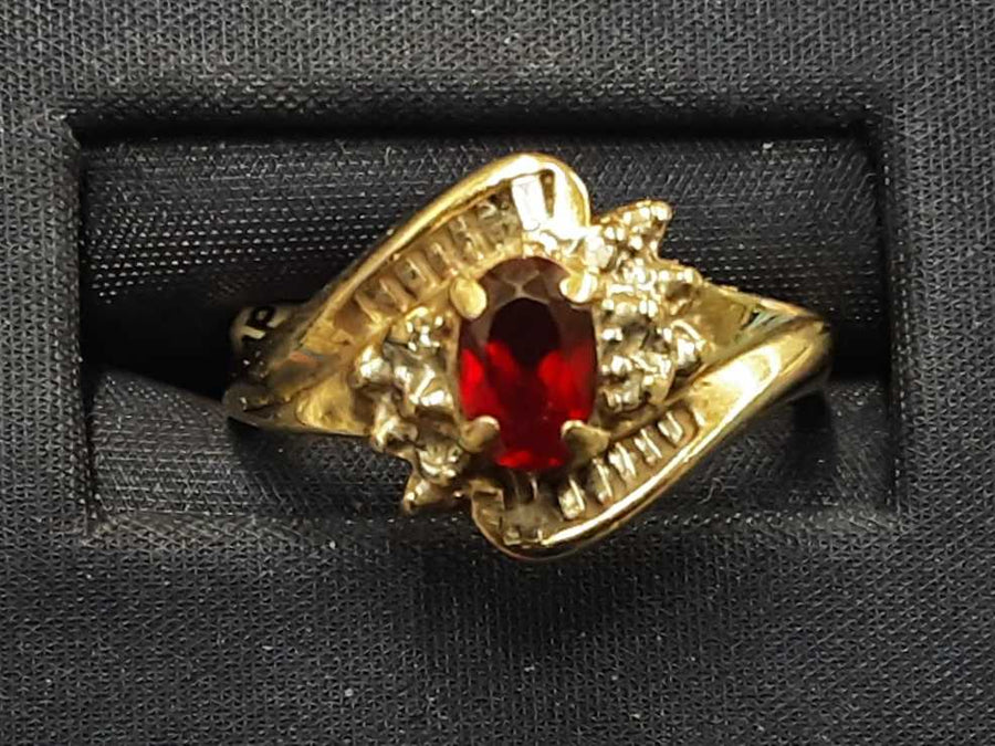 Women's Ring - Yellow Gold 10k (.417) 2.7 grams Size 7.5