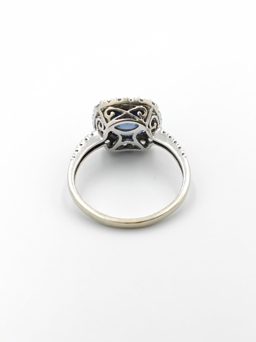 Women's Ring - White Gold 10k (.417) 3.8 grams Size 8.5
