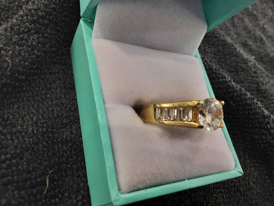 Women's Ring - Yellow Gold 14k (.585) 7.3 grams Size 8
