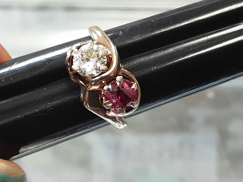 Women's Ring - Yellow Gold 14k (.585) 3.2 grams Size 5