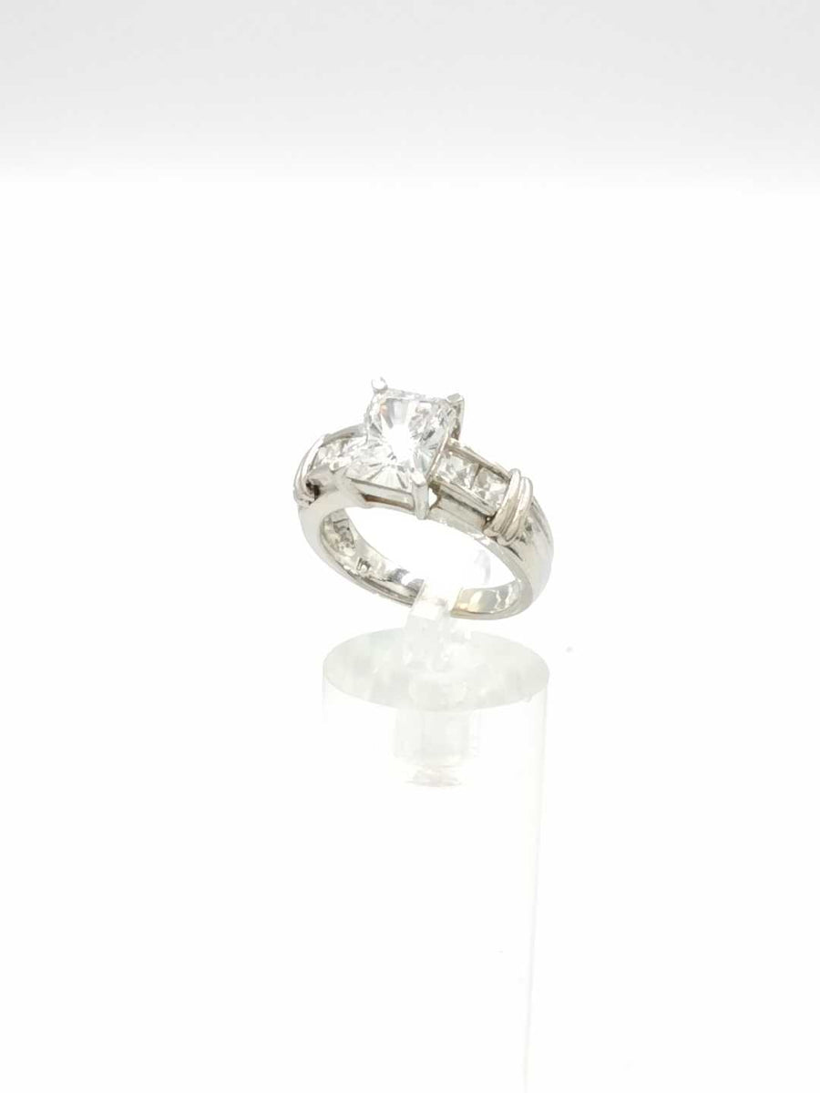 Women's Ring - White Gold 14k (.585) 7 grams Size 7