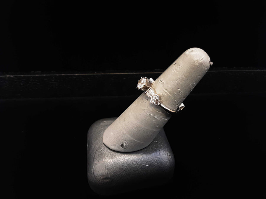 Women's Ring - White Gold 14k (.585) 3.8 grams Size 20