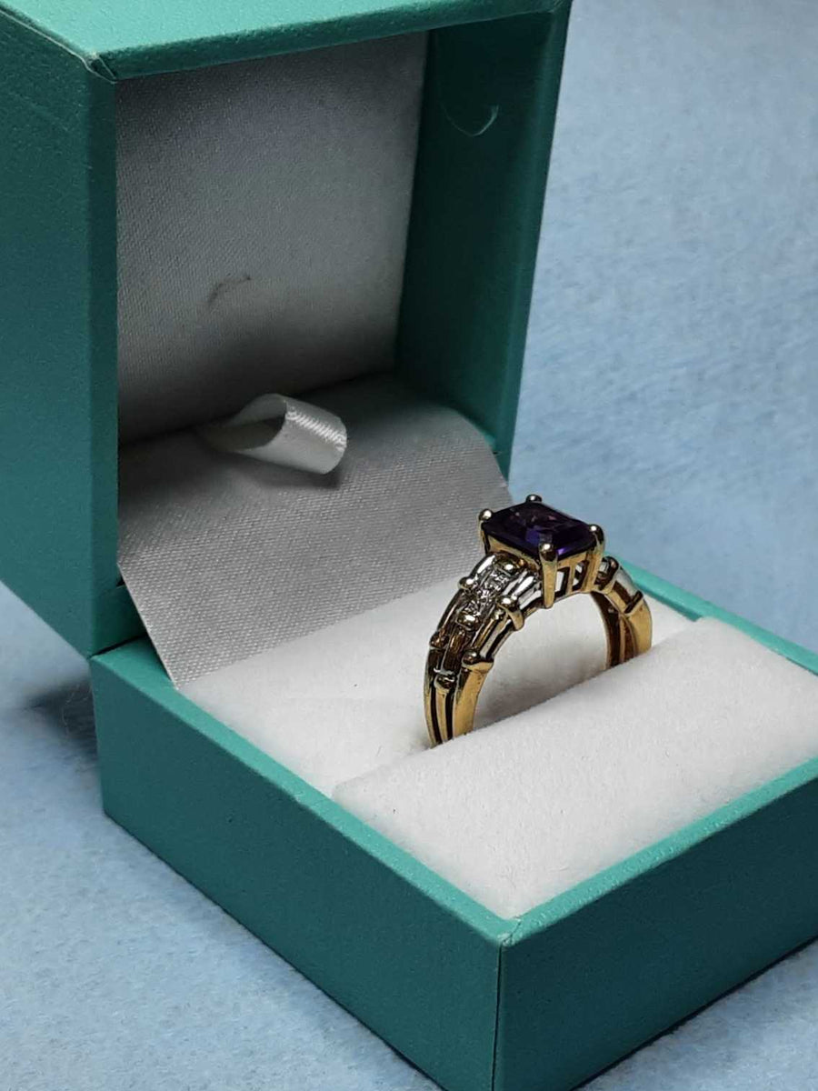 Women's Ring - Yellow Gold 10k (.417) 3.3 grams Size 8