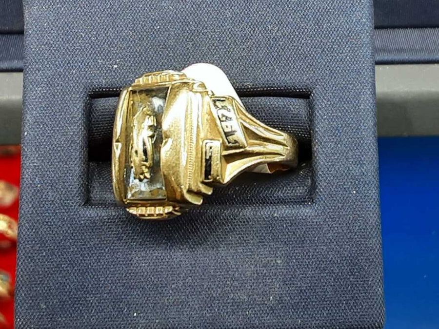 Women's Ring - Yellow Gold 10k (.417) 6.7 grams Size 8