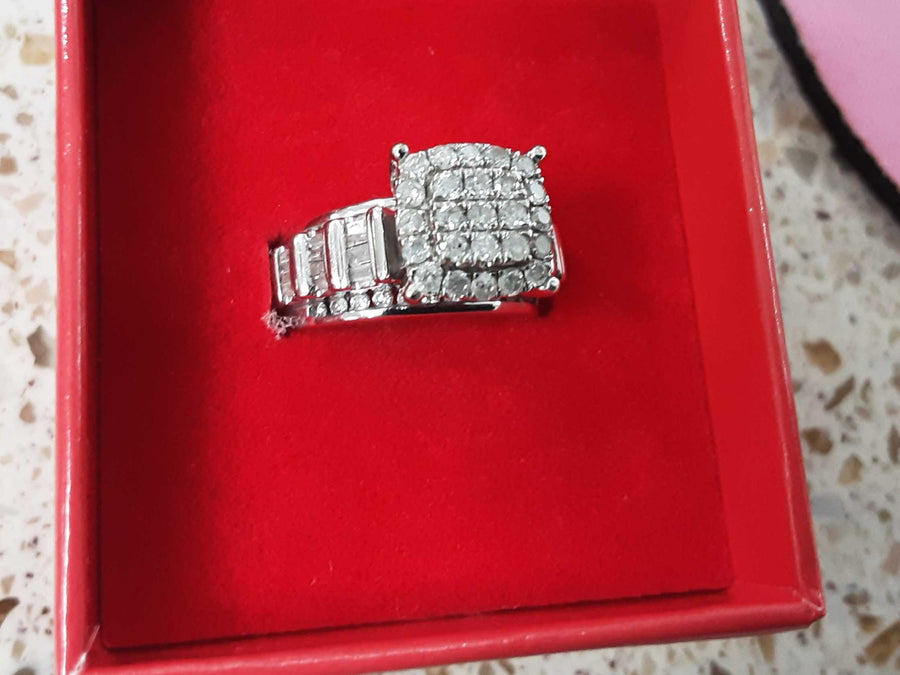 Women's Ring - White Gold 10k (.417) 7.1 grams Size 7