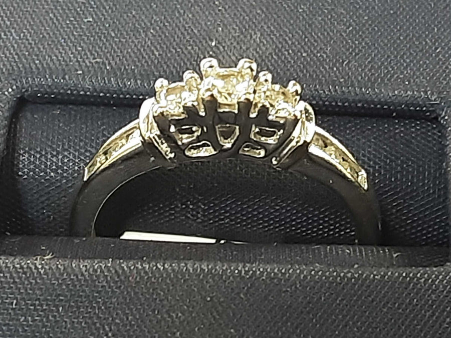 Women's Ring - White Gold 10k (.417) 1.7 grams Size 5