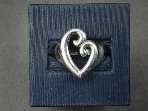 Women's Ring - Silver 7.9 grams Size 9
