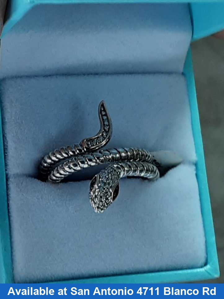 Women's Ring - Silver 7.8 grams Size 7.5
