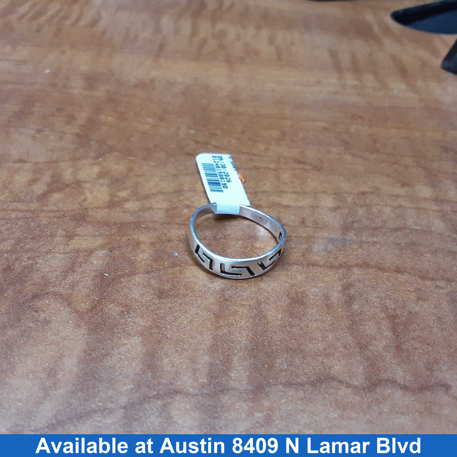 Men's Ring - Silver 1.9 grams Size 8