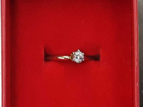 Women's Ring - Solitaire - Yellow Gold 14k (.585) 1.7 grams Size 5