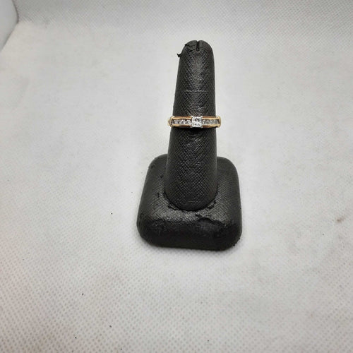 Women's Ring - Solitaire - Yellow Gold 14k (.585) 3.2 grams Size 7