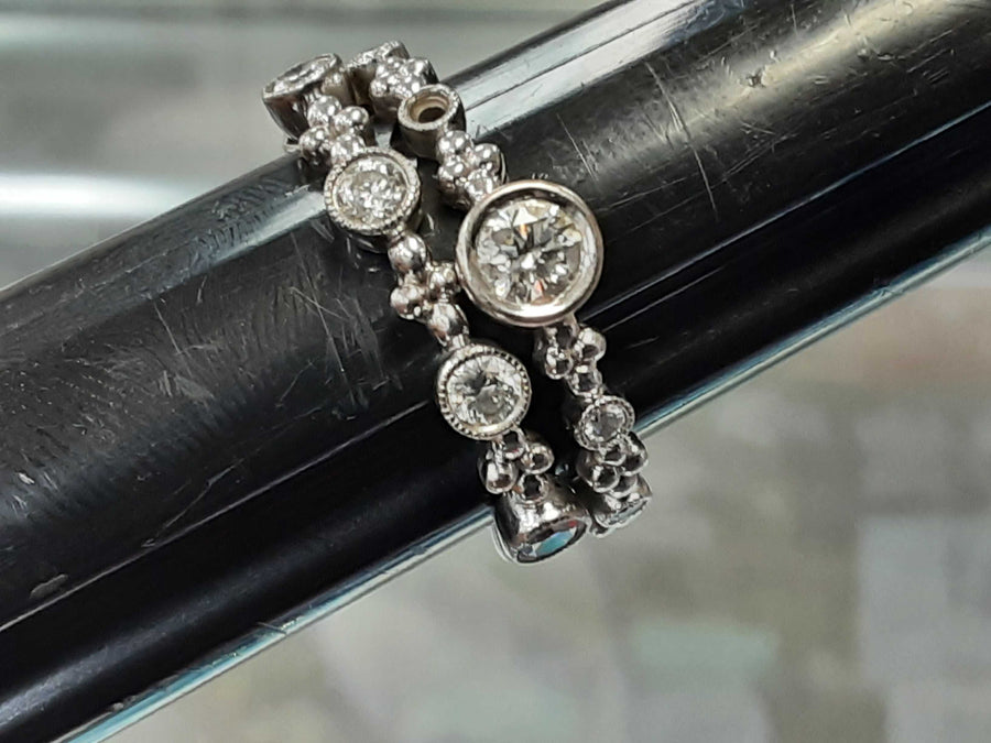 Women's Ring - White Gold 18k (.750) 7.2 grams Size 8